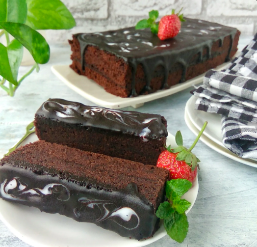 Brownies kukus coklat premium Eveva Cake and Bakery – tekstur fudgy, lumer, dan tampilan menggugah selera. Tersedia untuk pesan kue online atau kunjungi langsung toko kami.
